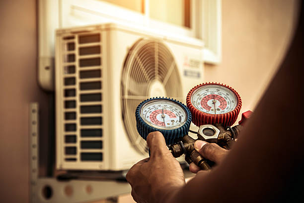 Professional Hvac technician working in Washington, NC